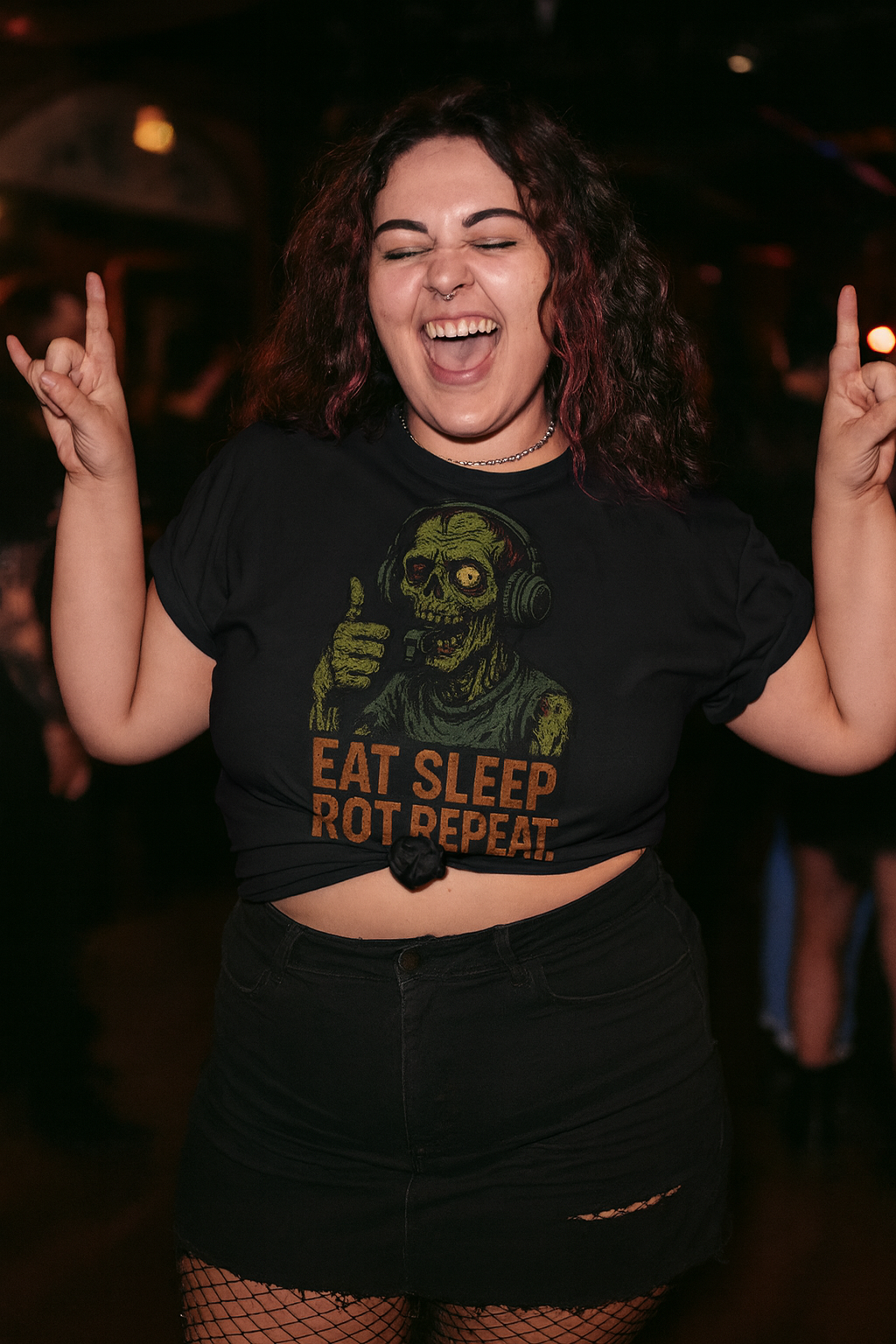 Unisex Zombie T-Shirt: Hilarious 'Eat Sleep Rot Repeat' Graphic Tee - Perfect for Horror Fans & Gym Rats!