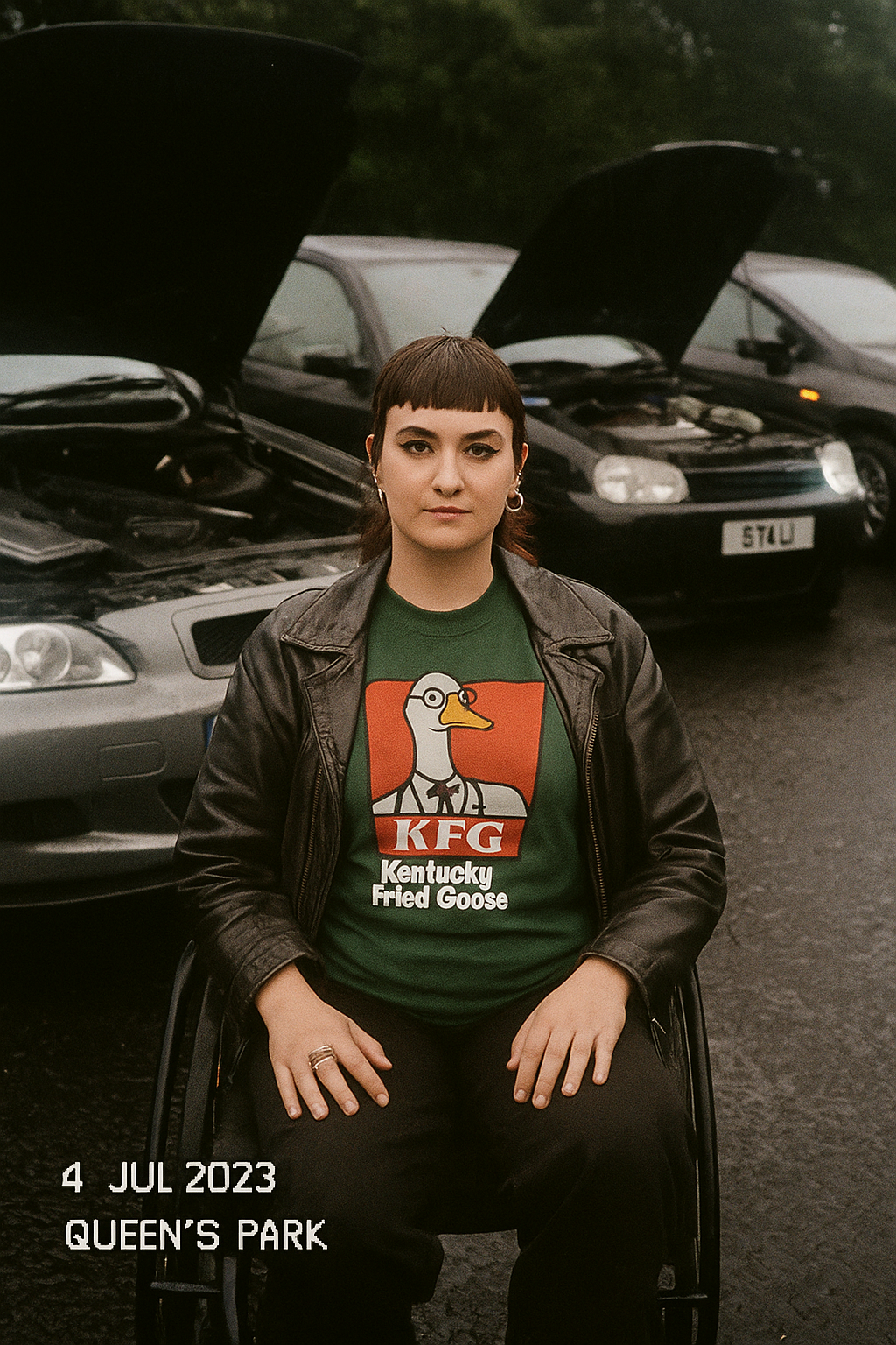 Unisex Hilarious Kentucky Fried Goose T-Shirt - Fun Parody Tee with Cartoon Goose Design!